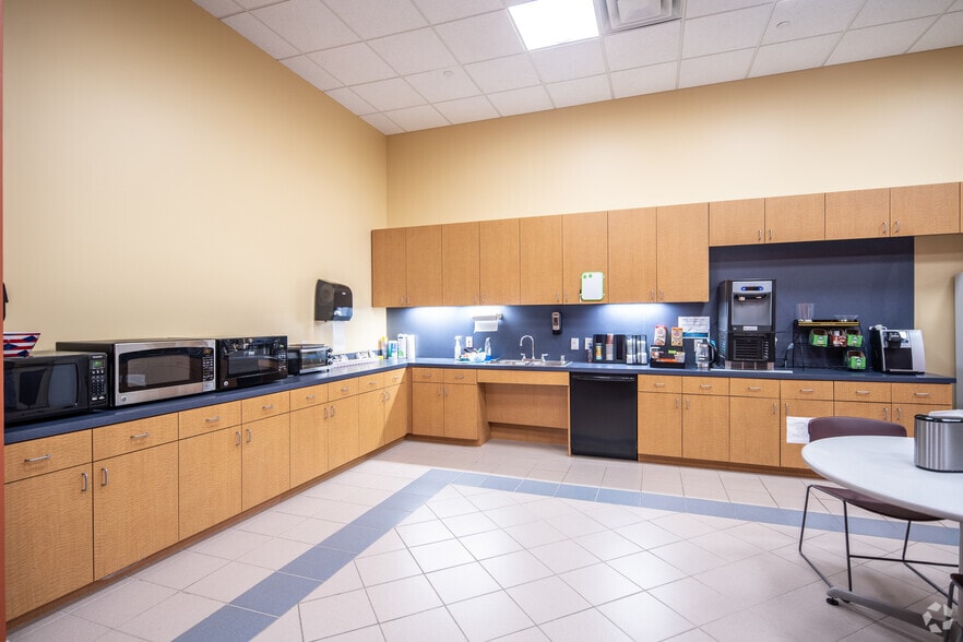 More Photos Of 2701 W Plano Pky, Plano Flex For Lease