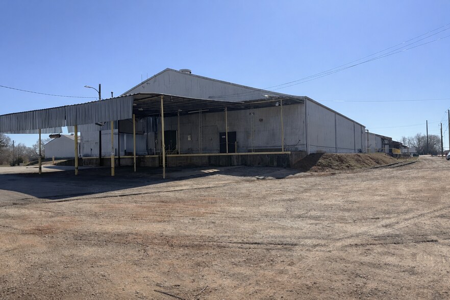 More Photos Of 878 E Broadway St, Griffin Industrial For Lease