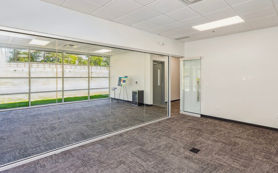 More Photos Of 175 Candler Rd, Stockbridge Warehouse For Lease