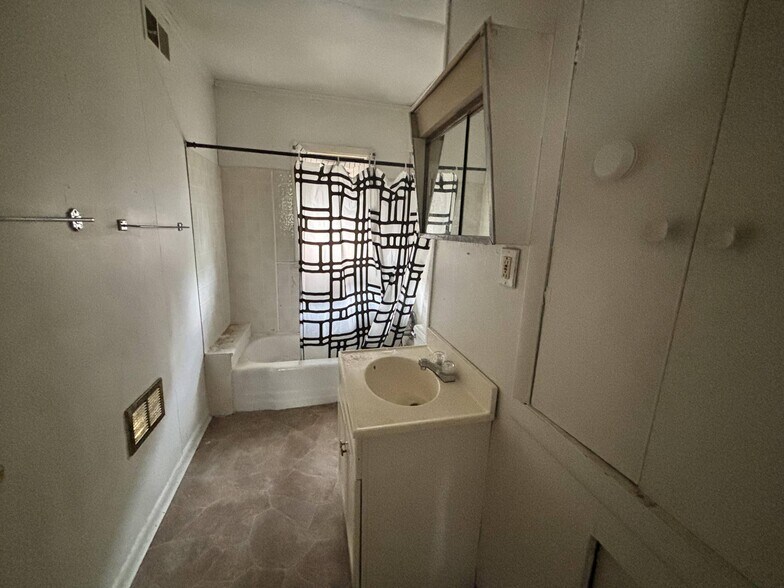 More Photos Of 12 Waltham St, Hammond Multifamily For Sale