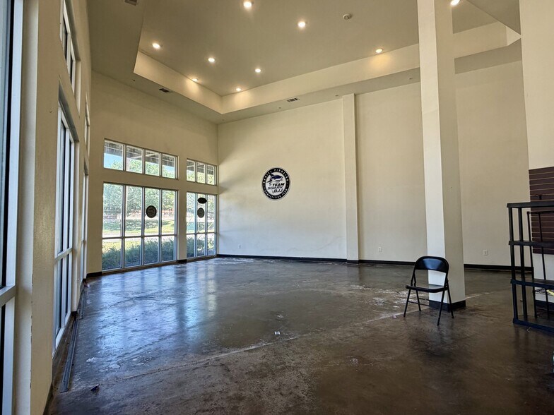 More Photos Of 3230 Hillcrest Dr, Balcones Heights Apartments For Lease