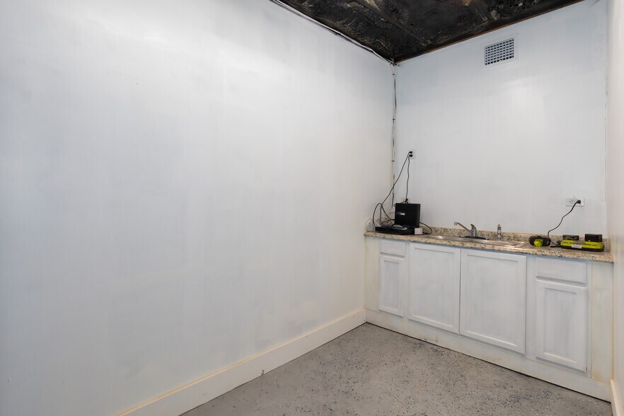 More Photos Of 111 S 8th St, La Porte Freestanding For Lease