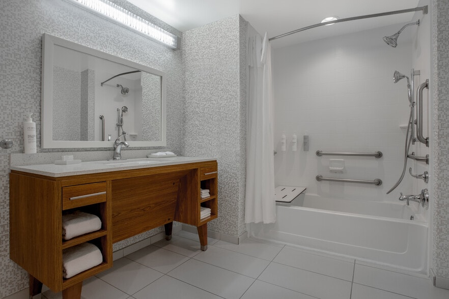 More Photos Of 14060 Emerald Coast Pkwy, Destin Hotel For Sale