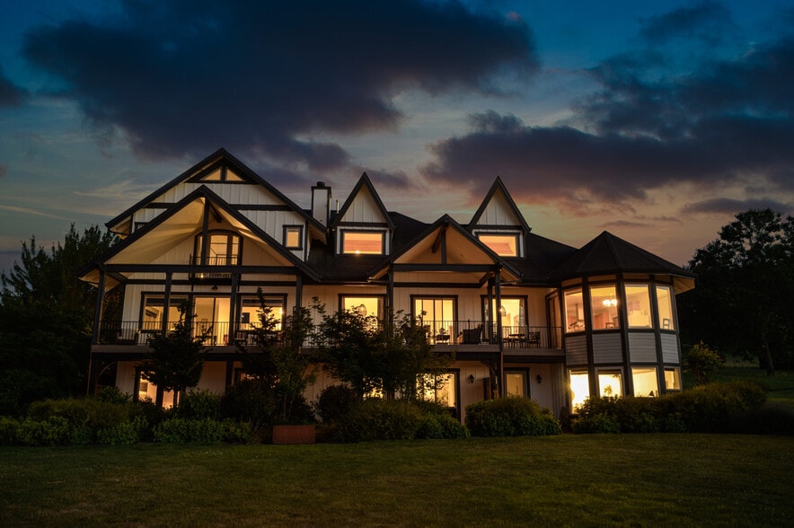 More Photos Of 20300 NE Highway 240, Newberg Hotel For Sale