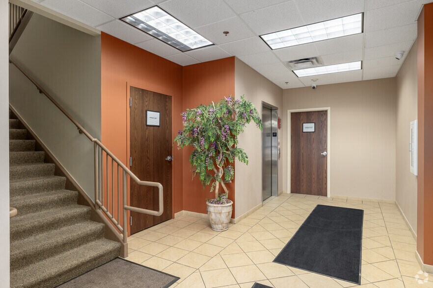 More Photos Of 365 Surryse Rd, Lake Zurich Office For Sale