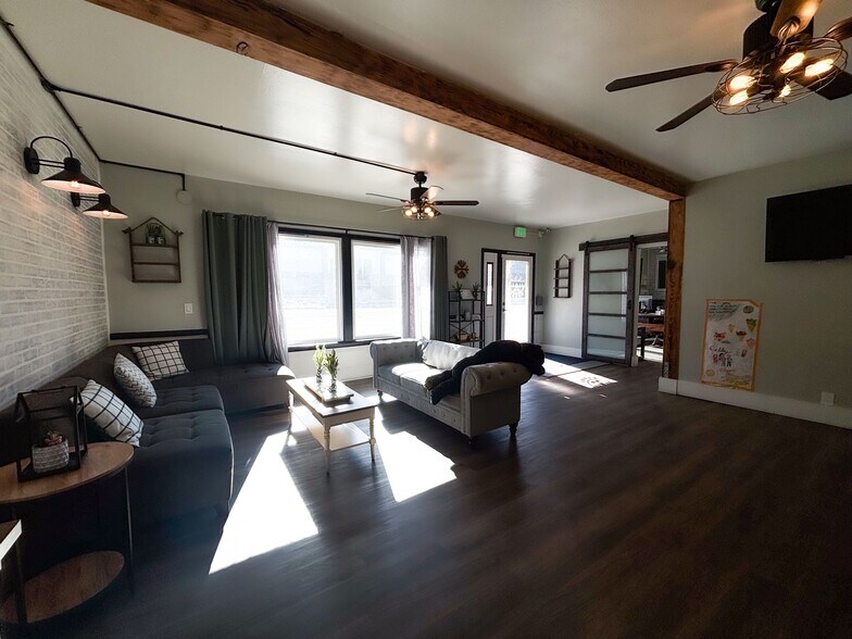 More Photos Of 41312 Big Bear Blvd, Big Bear Lake General Retail For Sale