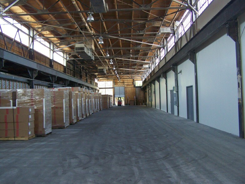 More Photos Of 1618-1620 Central Ave NE, Minneapolis Warehouse For Lease