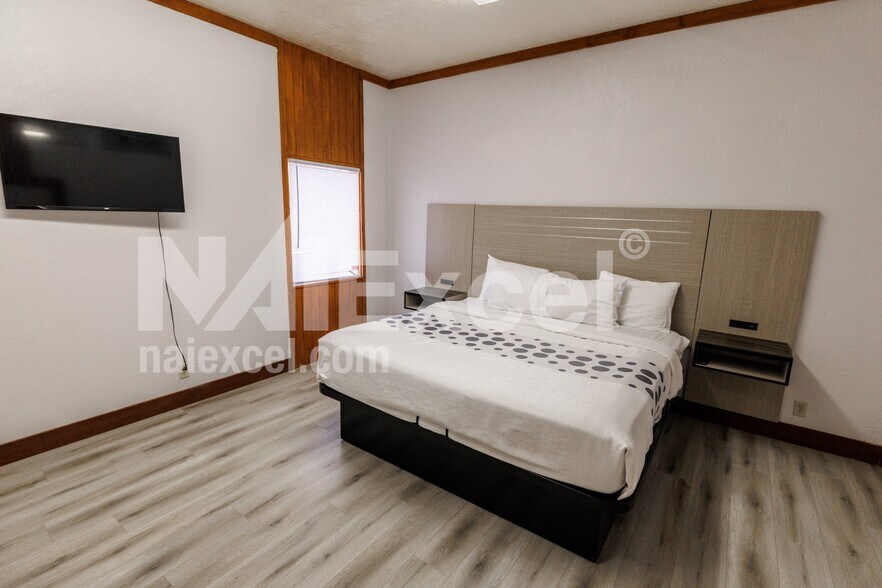 More Photos Of 1075 S Highway 191, Moab Hotel For Sale