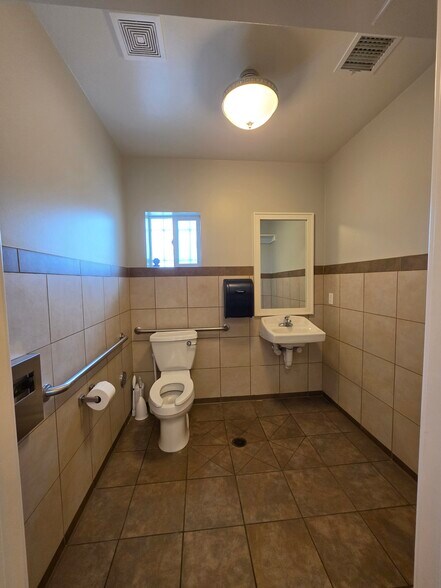 More Photos Of 11654 W Pico Blvd, Los Angeles Office For Lease