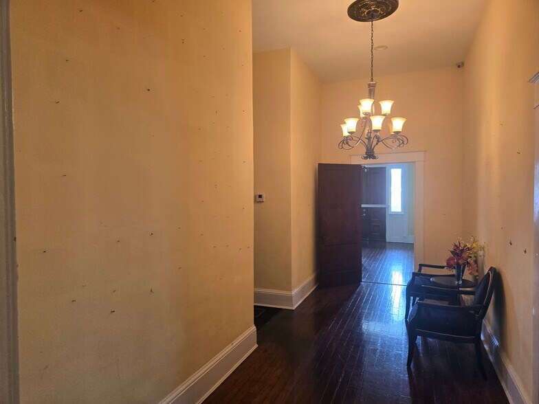 More Photos Of 3285 Main St, College Park Office Residential For Sale