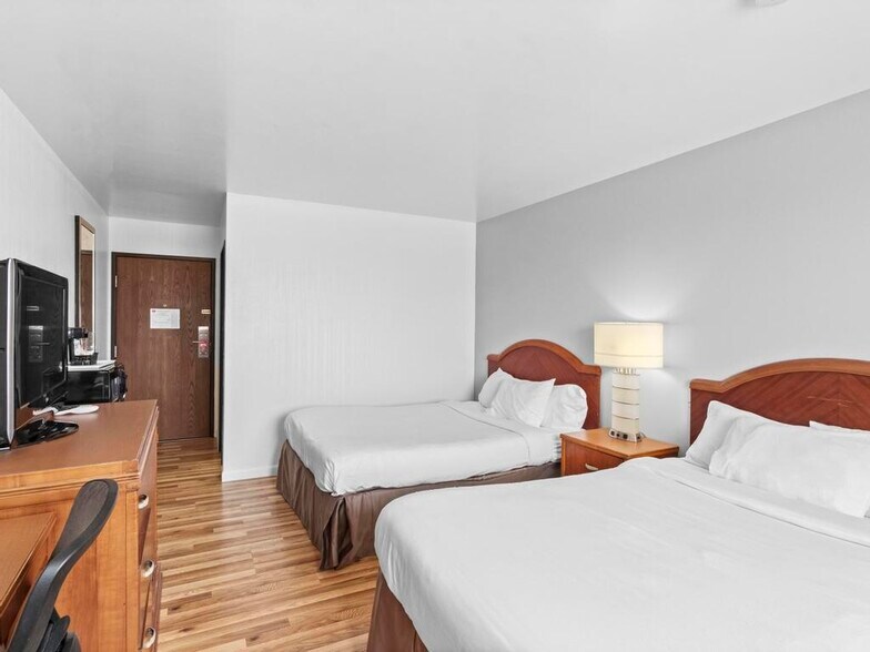 More Photos Of 1419 W 3rd St, Alliance Hotel For Sale