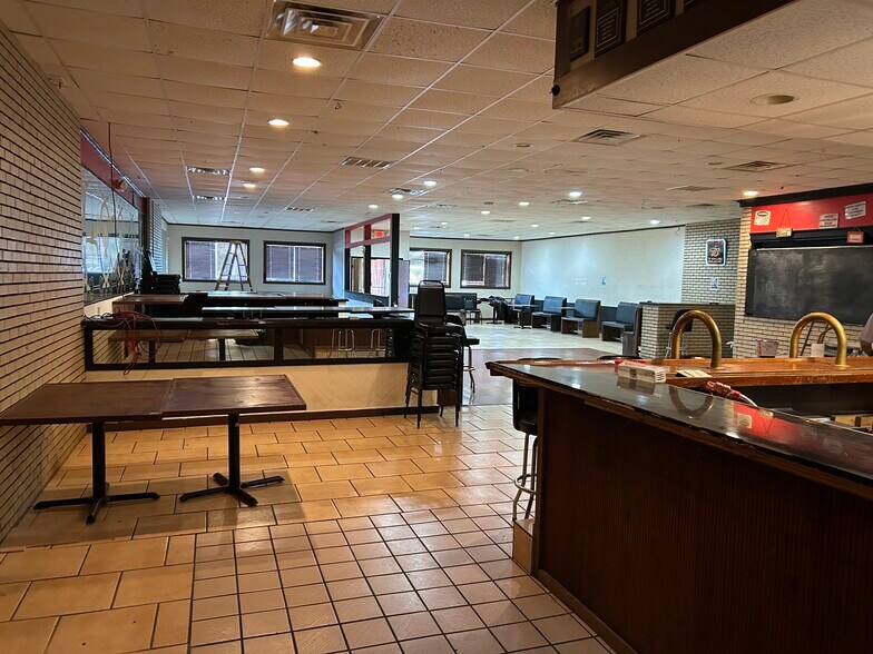 More Photos Of 6347-6359 E Navy Rd, Millington Freestanding For Sale