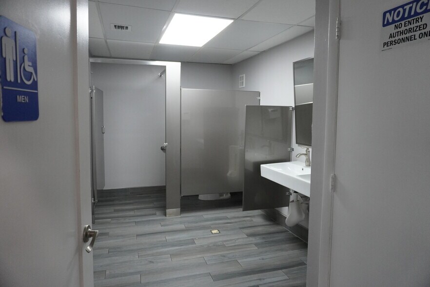 More Photos Of 2520-2650 N University Dr, Sunrise Unknown For Lease