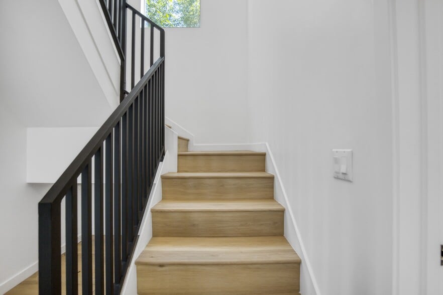 More Photos Of 10826 Hesby St, North Hollywood Apartments For Sale