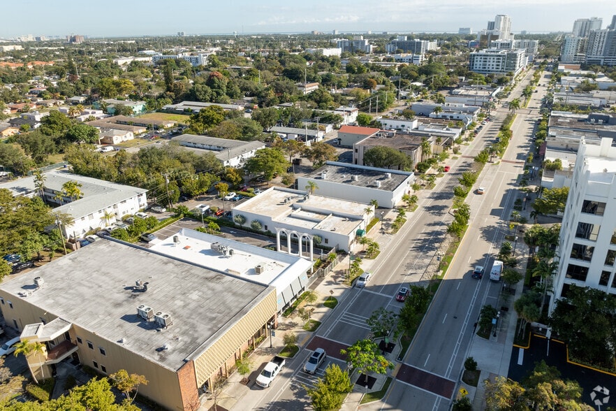 More Photos Of 2455 Hollywood Blvd, Hollywood Office For Lease