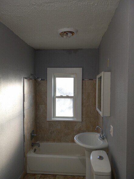 More Photos Of 1874 Marloes Ave, Cleveland Apartments For Sale