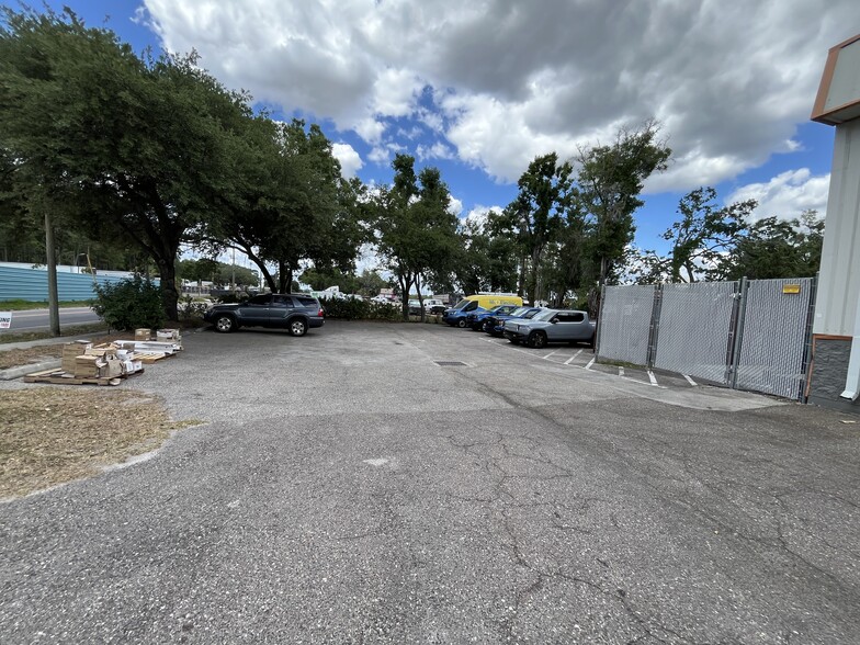 More Photos Of 7901 Benjamin Rd, Tampa Light Distribution For Sale