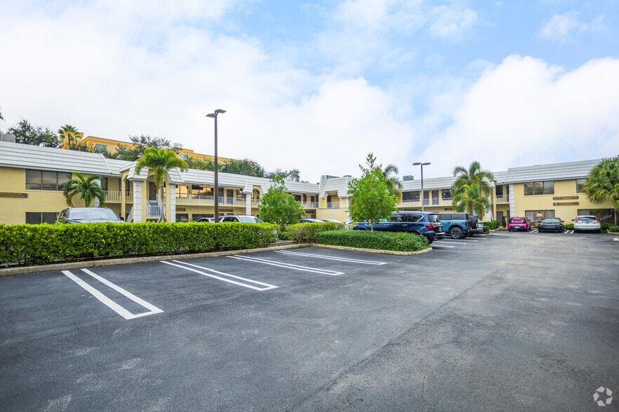 More Photos Of 1920 Palm Beach Lakes Blvd, West Palm Beach Medical For Sale