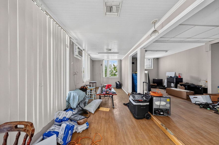 More Photos Of 435 S Main St, Burbank General Retail For Sale