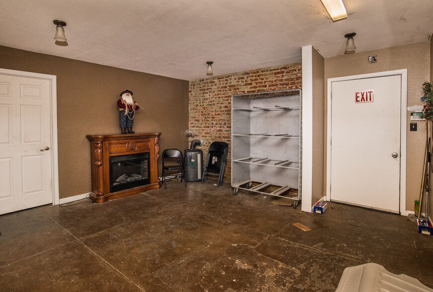 More Photos Of 917 Main St, Woodland Freestanding For Sale