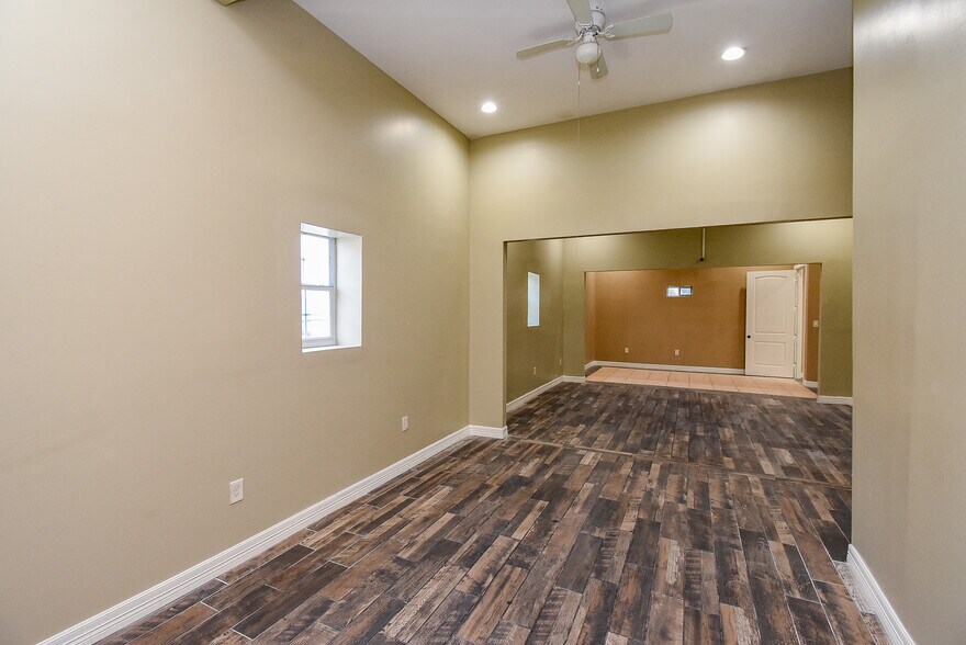 More Photos Of 9527 Ponderosa Ln, Houston Medical For Lease