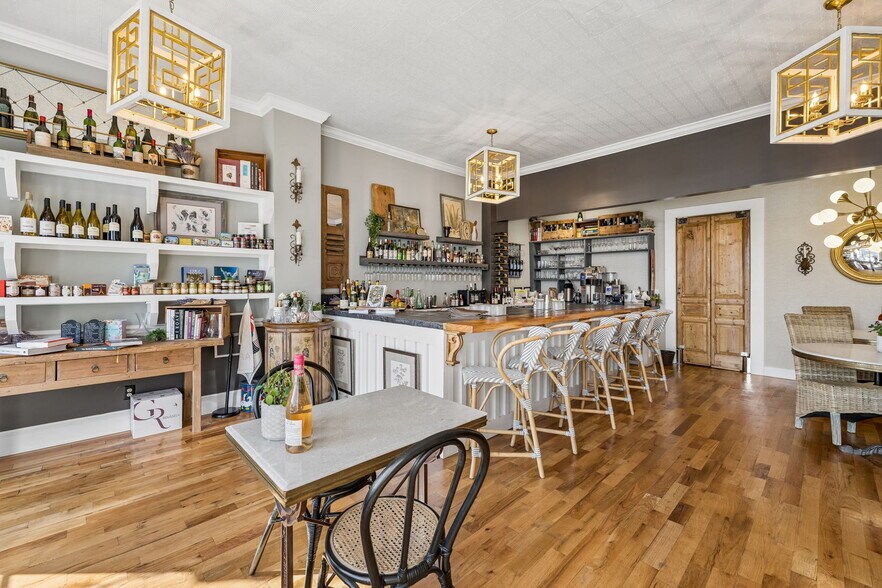 More Photos Of 109 E 6th St, Columbia Storefront For Sale