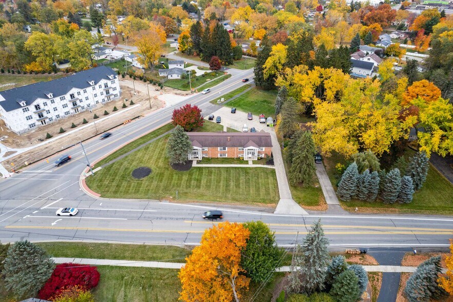 More Photos Of 1630 N Pontiac Trl, Walled Lake Apartments For Sale