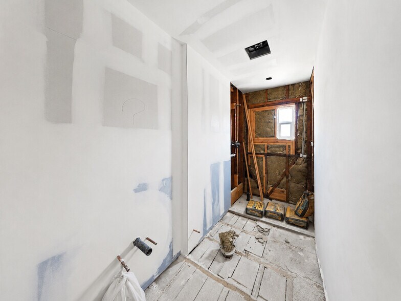 More Photos Of 14426 Friar St, Van Nuys Storefront For Sale