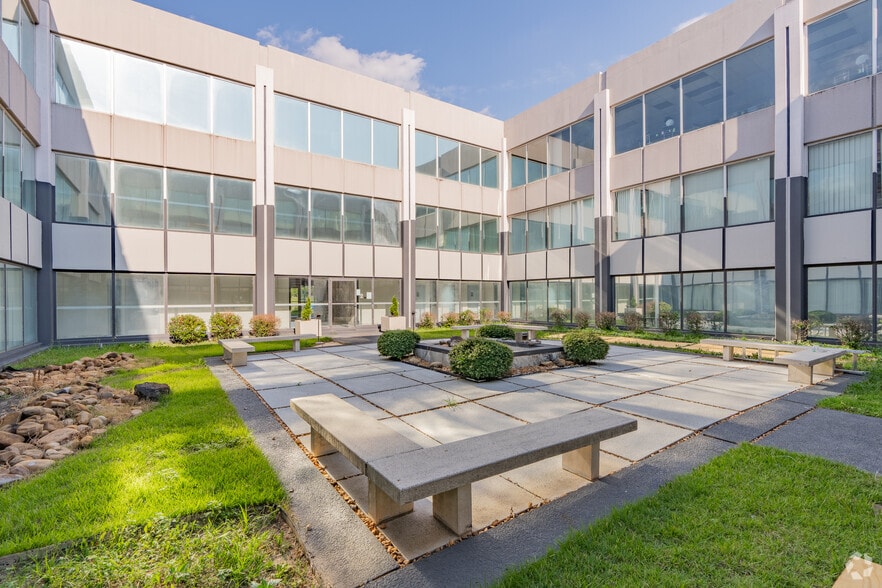 More Photos Of 3385 Airways Blvd, Memphis Medical For Lease
