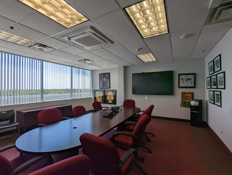 More Photos Of 4250 Veterans Memorial Hwy, Holbrook Office For Lease