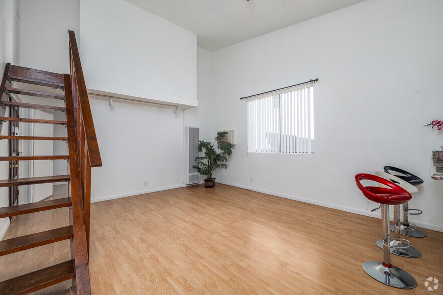 More Photos Of 1943 Vista Del Mar Ave, Los Angeles Apartments For Sale