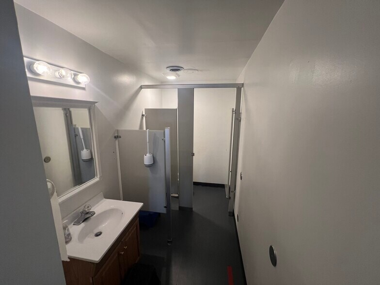 More Photos Of 3774 Hess Rd, House Springs Storefront Retail Office For Lease