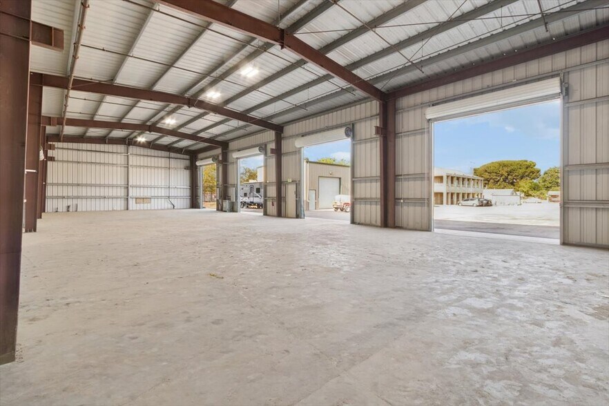 More Photos Of 11185 Roswell Ave, Pomona Warehouse For Lease