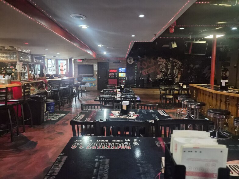 More Photos Of 33729 Ford Rd, Garden City Bar For Lease