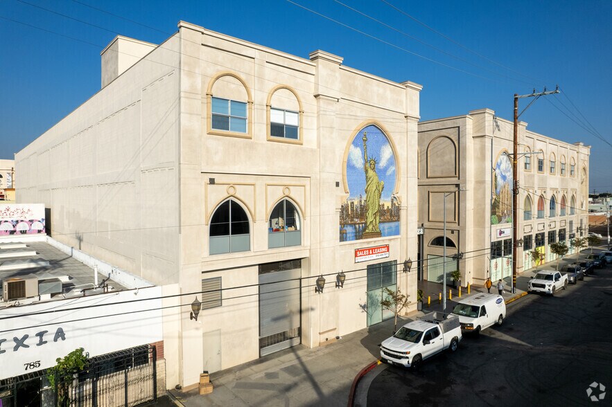 More Photos Of 810 E Pico Blvd, Los Angeles General Retail For Lease
