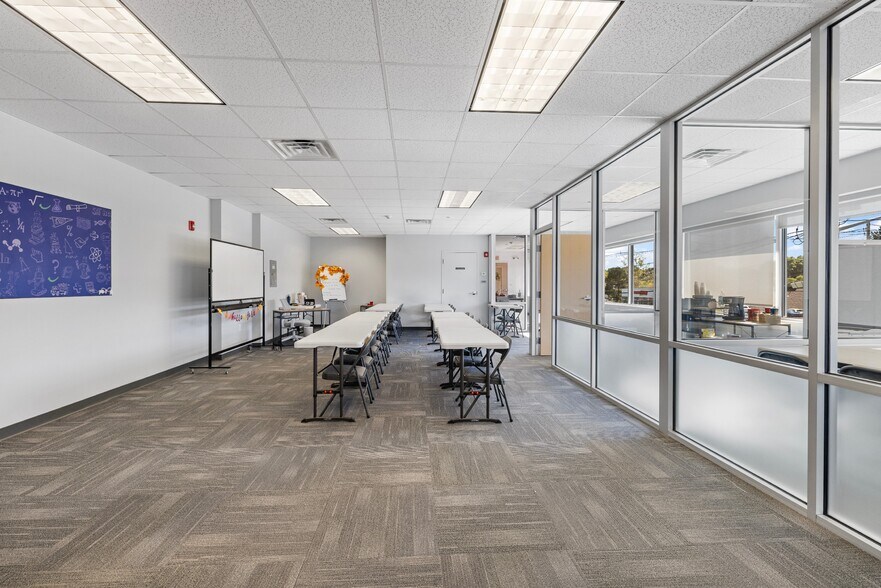 More Photos Of 255 Andover St, Peabody Storefront For Lease