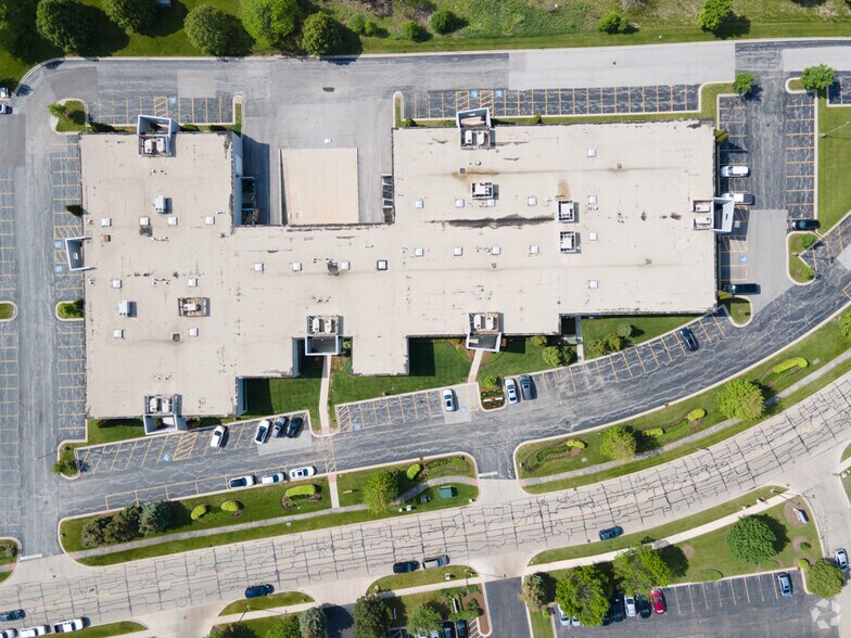 More Photos Of 1864 High Grove Ln, Naperville Flex For Lease