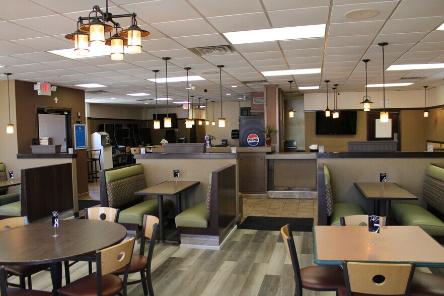 More Photos Of 160 W Scott St, Fond Du Lac General Retail For Sale