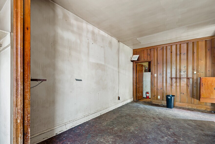More Photos Of 9 E 44th St, Wilmington Office Residential For Sale