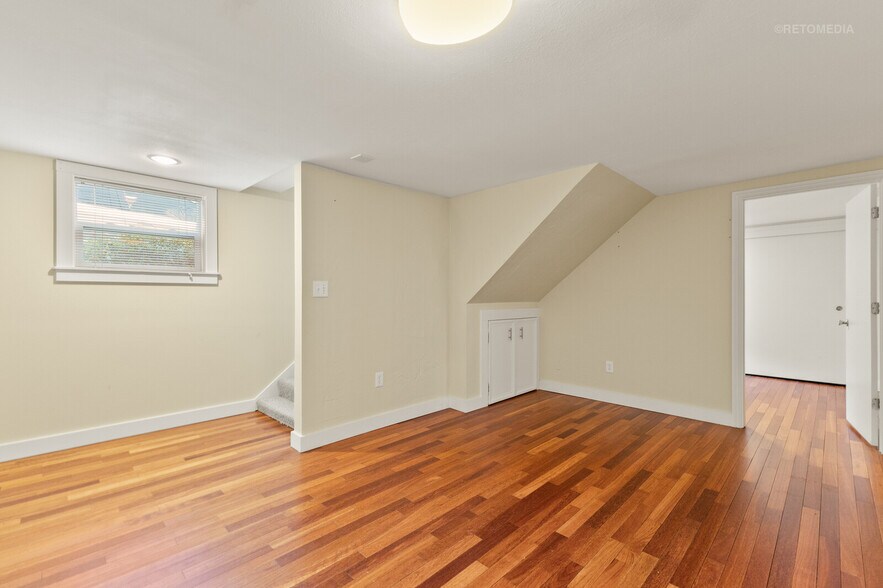 More Photos Of 2222 NW Irving St, Portland Apartments For Sale