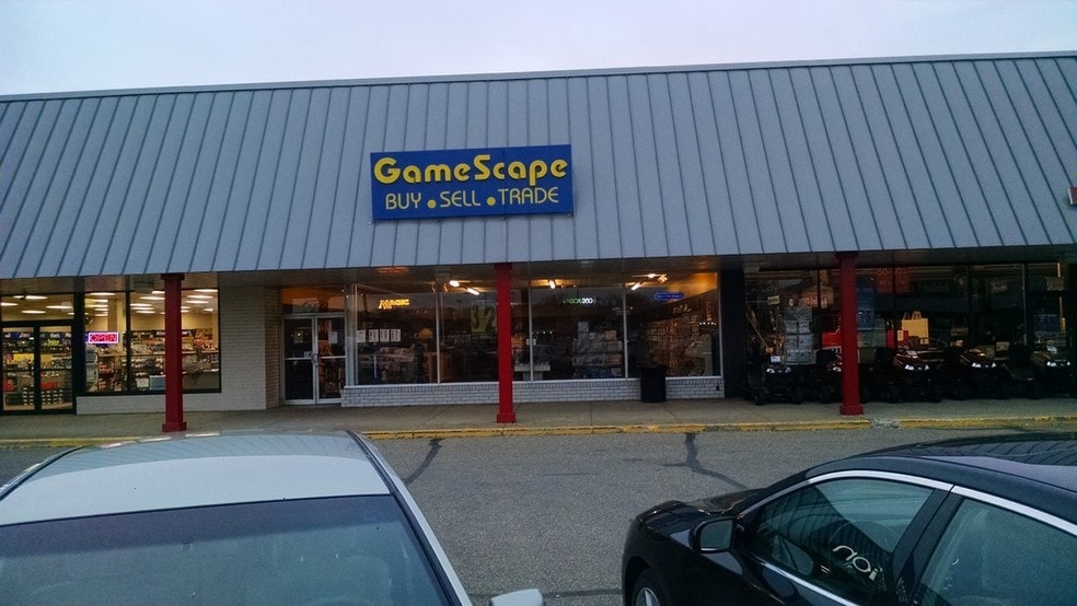 More Photos Of 300-499 Downtowner Plz, Coshocton General Retail For Sale