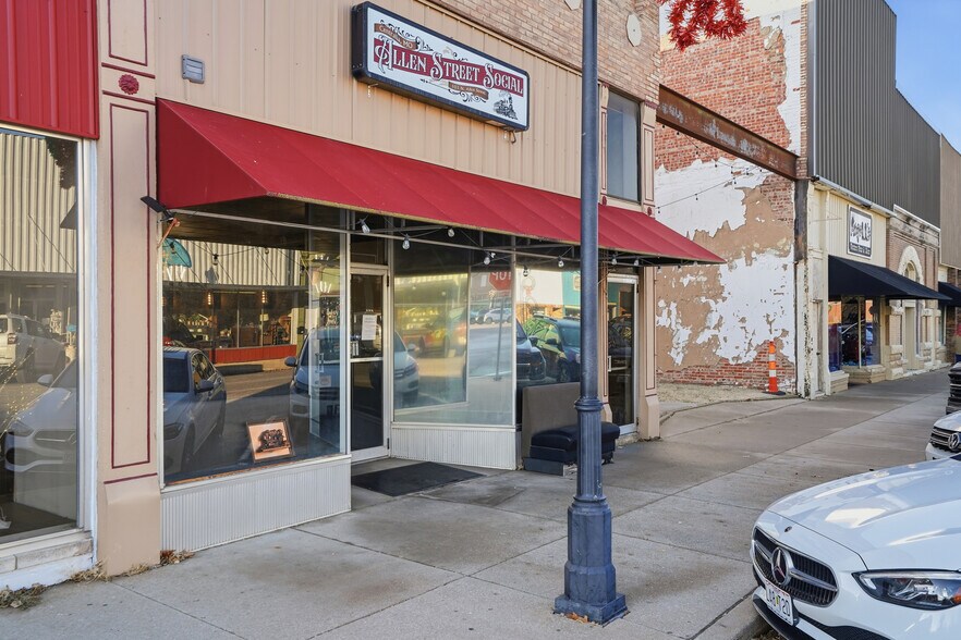 More Photos Of 103 N Allen St, Centralia General Retail For Sale