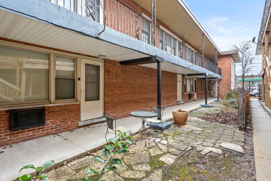 More Photos Of 409 S Maple Ave, Oak Park Apartments For Sale