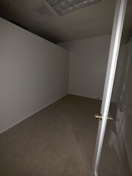 More Photos Of 44143-44147 20th St W, Lancaster Medical For Sale