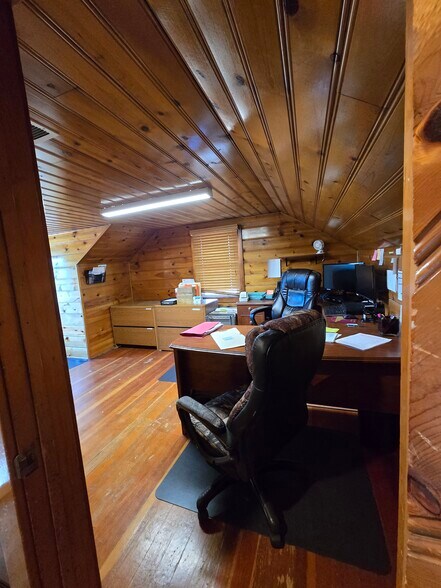 More Photos Of 1427 SW Highland Ave, Redmond Serviced Offices For Sale