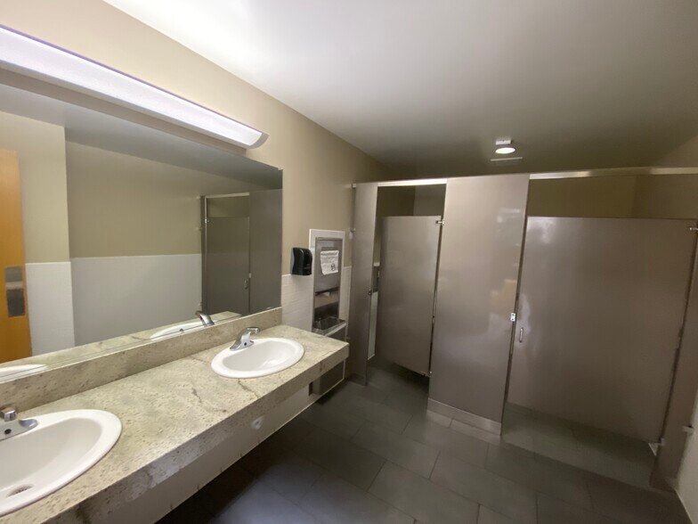 More Photos Of 9223 Eton Ave, Chatsworth Manufacturing For Lease