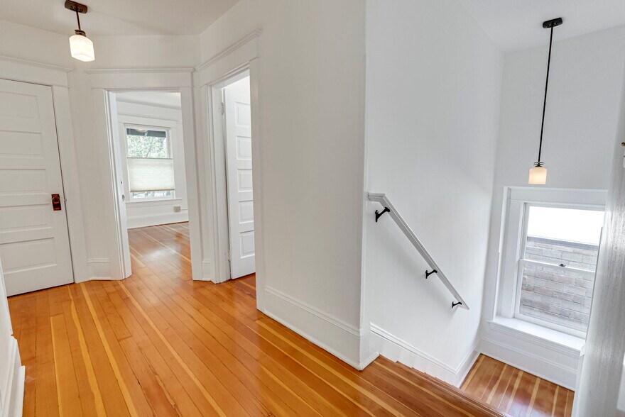 More Photos Of 1825 SE 7th Ave, Portland Loft Creative Space For Sale