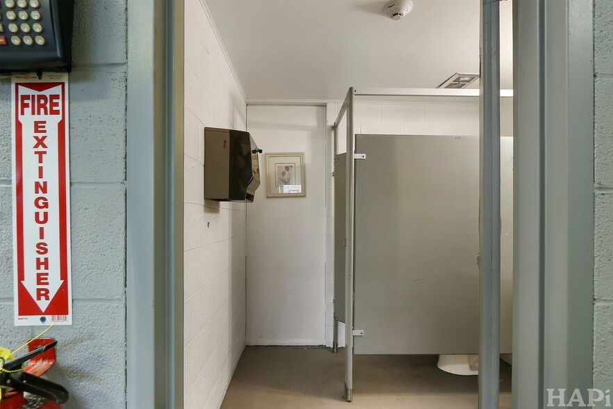 More Photos Of 1350 Chase St, Algonquin Manufacturing For Sale