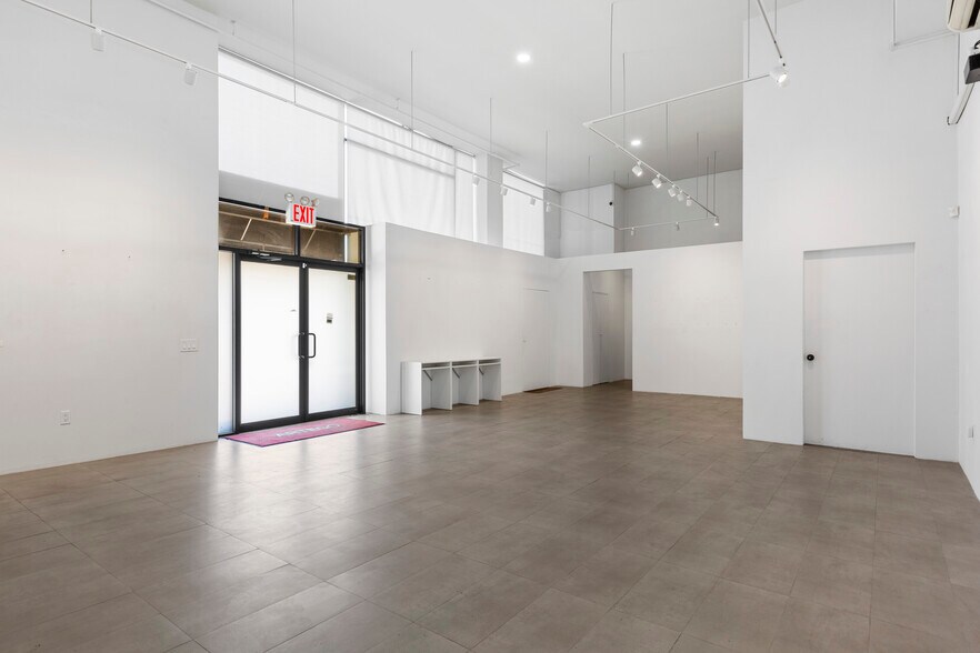 More Photos Of 3278 48th St, Astoria Storefront Retail Office For Lease