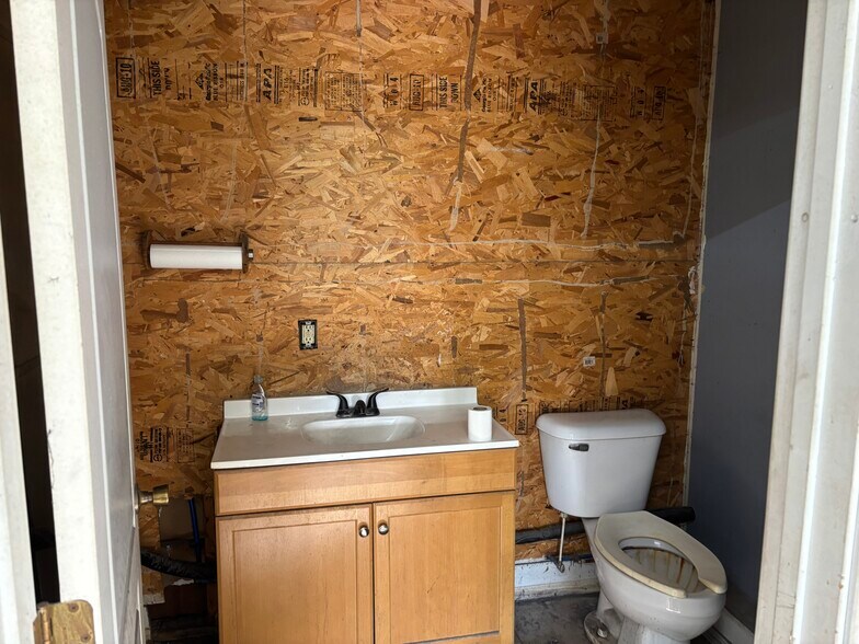More Photos Of 1357 Spring St, Saint Marys Specialty For Sale